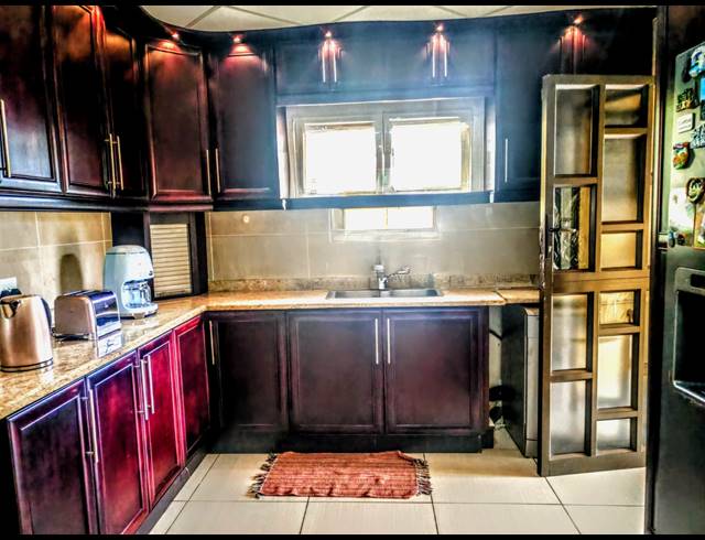 4 BEDROOM HOUSE FOR SALE IN ESCOMBE